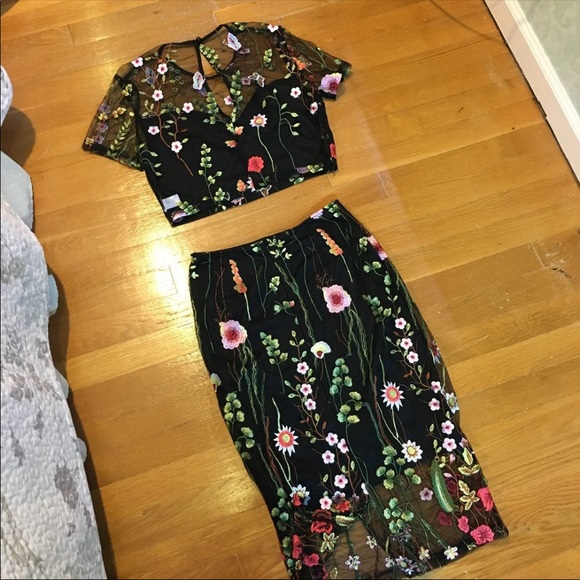 Embroidered Two Piece Set - Picture 4 of 4